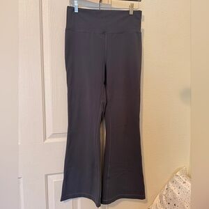 Vuori Women's Gray Leggings